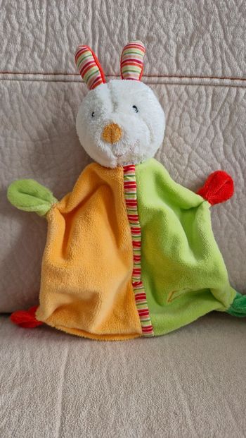 Doudou plat lapin orange et vert baby club