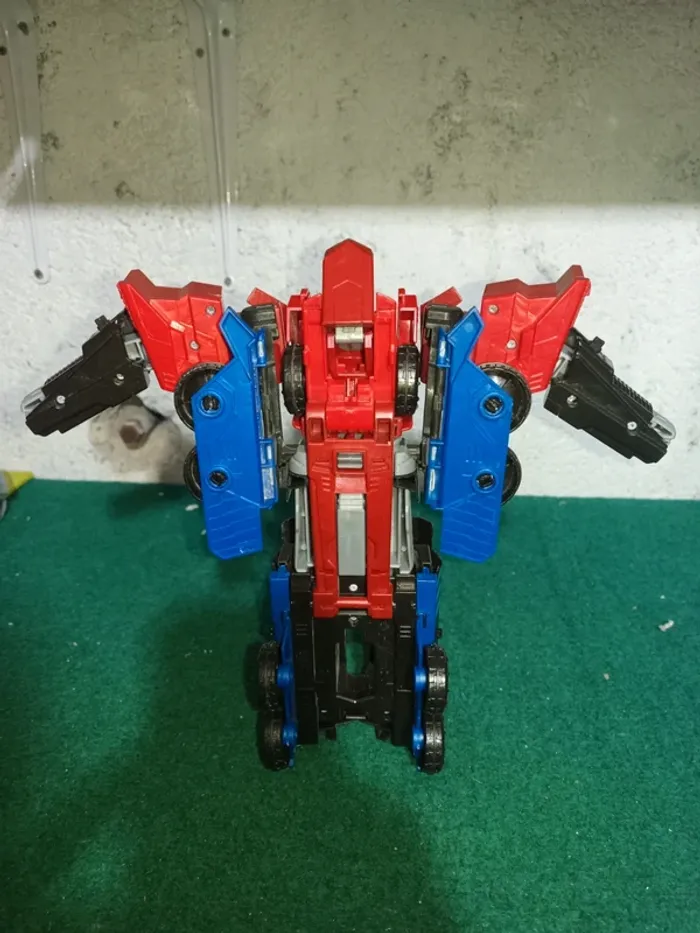 Camion transformers " Optimus Prime " hasbro 2015 - photo numéro 2