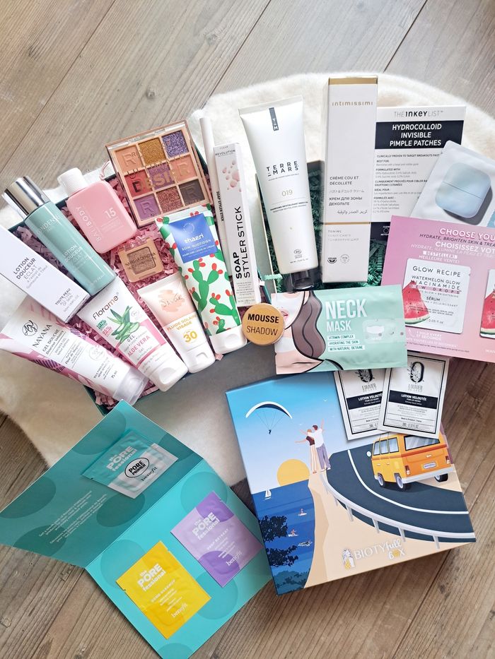 Lot box de produits dans un coffret 🎁
Maquillage soins visage et corps neufs. - photo numéro 10