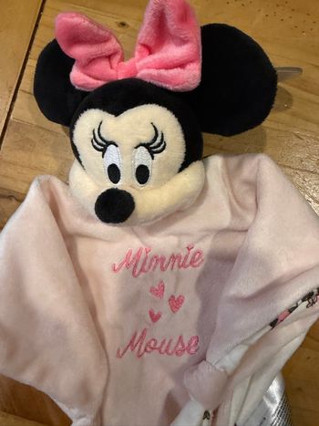 Doudou Minnie mouse Disney neuf
