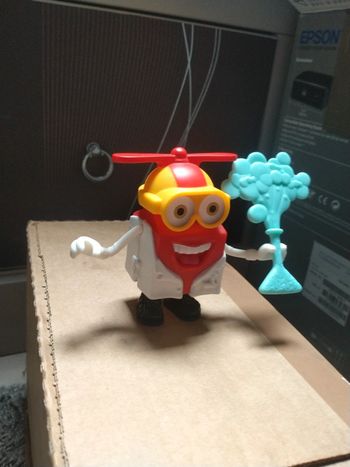 Figurine 2012 "happy meal"