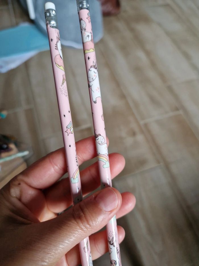 Lot de deux crayons de bois licorne - photo numéro 3