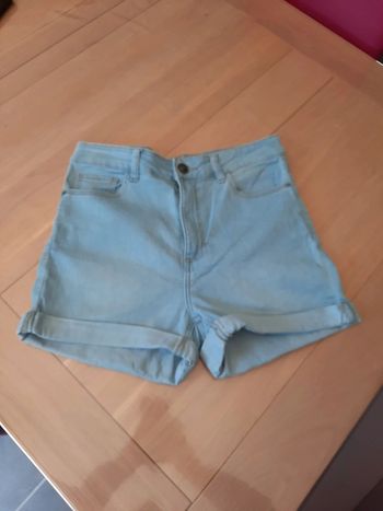 Short jeans court