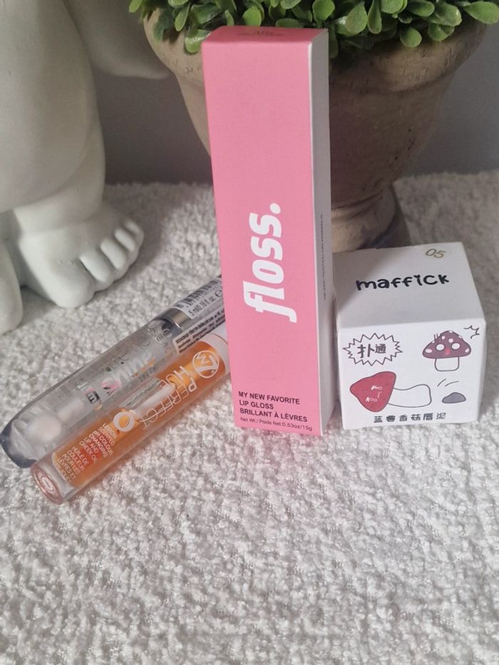 Lot produit lèvres floss, w7 ,maffick, essence
