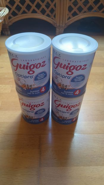 4 boîtes de lait Guigoz optipro 4