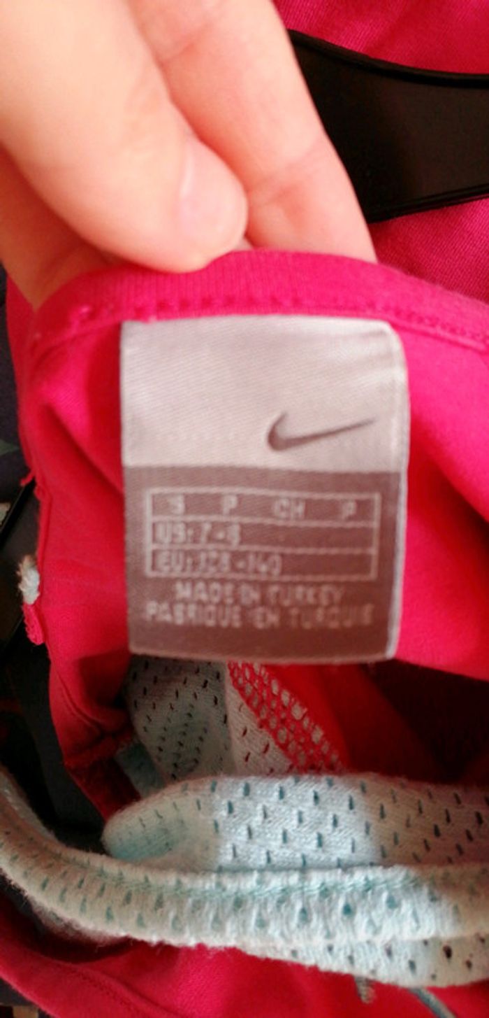 Top sport Nike - photo numéro 3