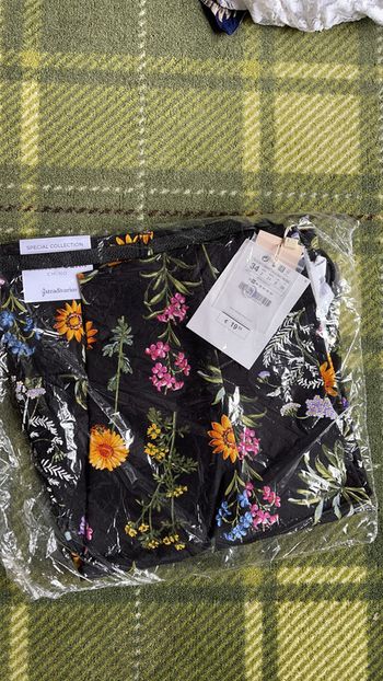 Joli pantalon fleuri taille 34 /36