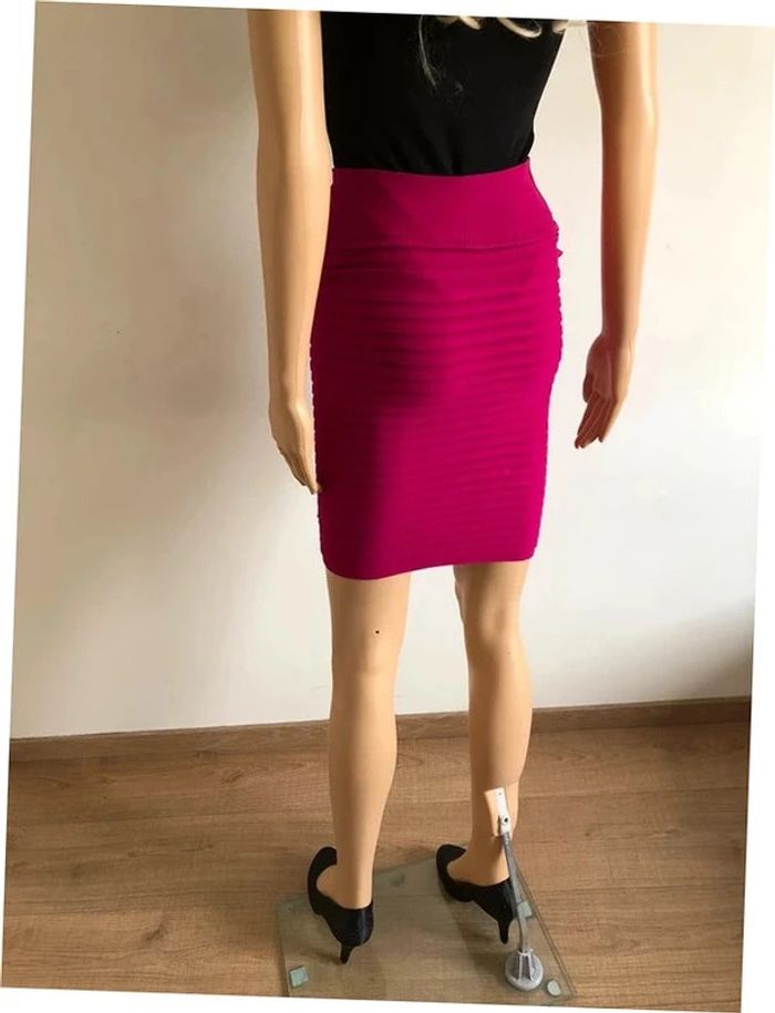 Jupe moulante élastique rose fuschia taille S/M jamais portée - photo numéro 8