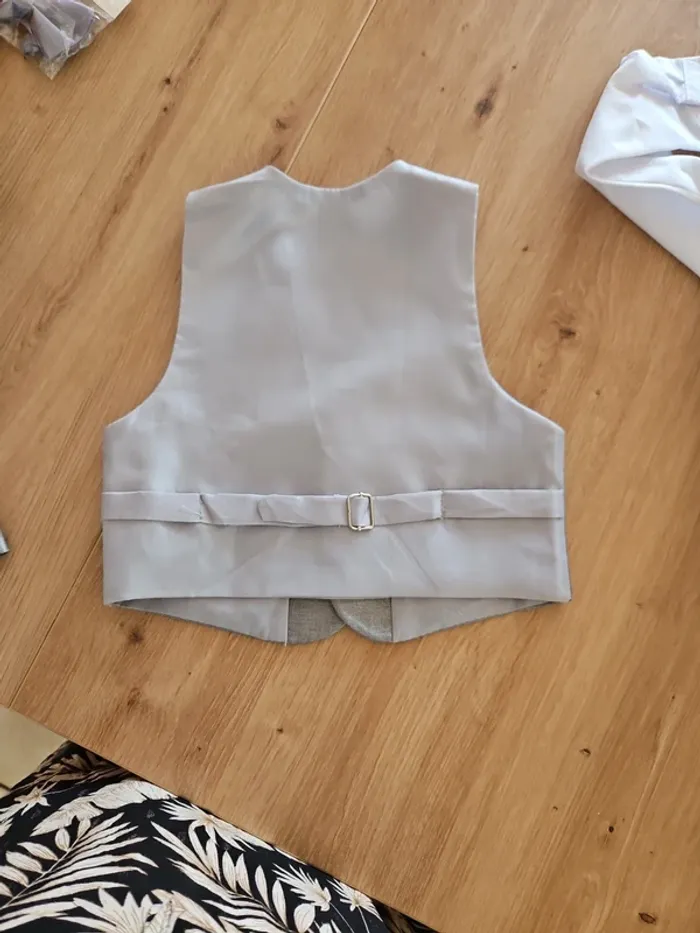 Costume 4 pièces 3 ans - photo numéro 6
