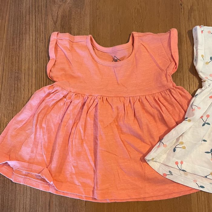 Lot 2 robes été 3 mois TEX - photo numéro 2