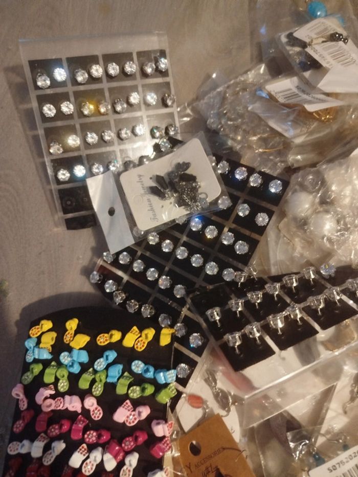Lot de 191 paires de boucles d'oreilles - photo numéro 3
