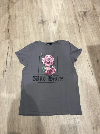 T-shirt gris et rose