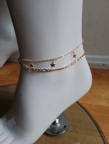 Deux bracelets de cheville neufs