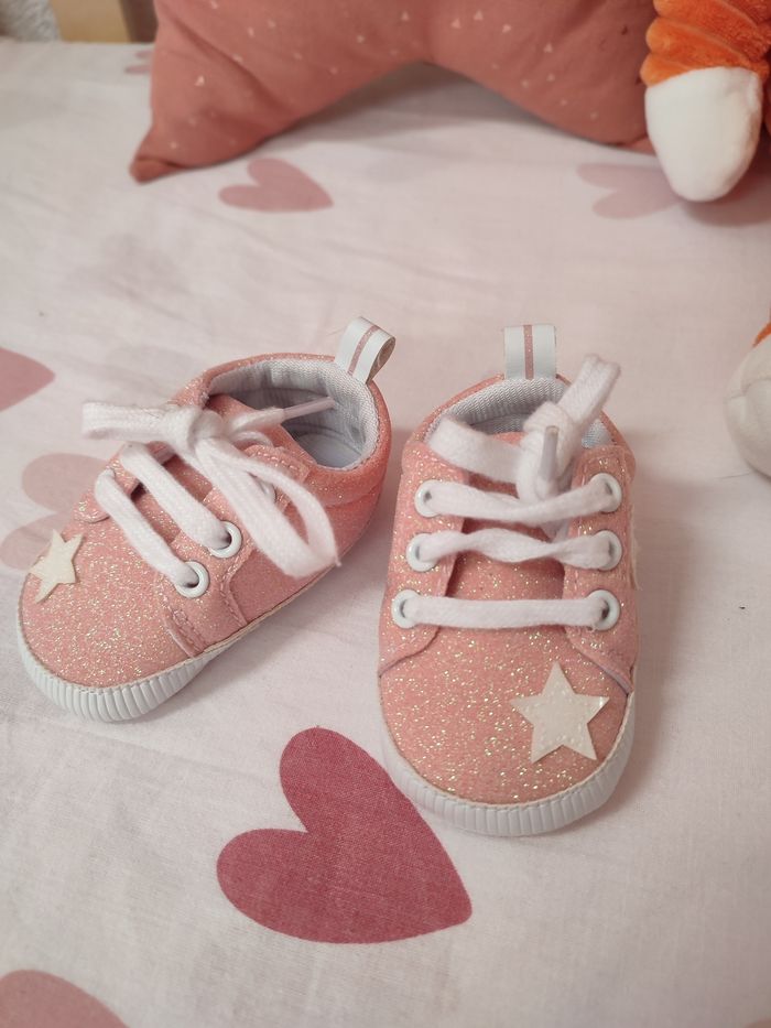 Chaussures bébé - Rose pailleté - Étoiles - Taille 16 - Proche du neuf - Leclerc - photo numéro 2