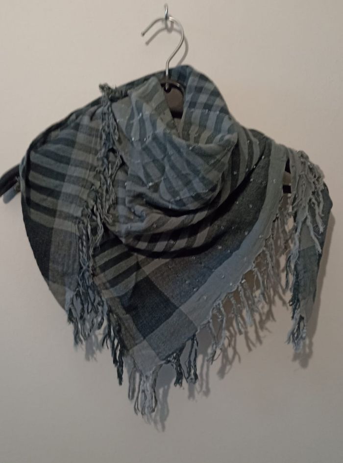 Foulard Chic et Polyvalent – Touche Finale à Vos Tenues ! - photo numéro 2