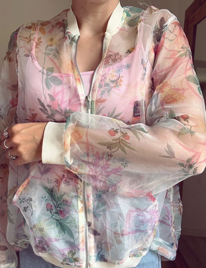 Veste bomber transparente fleurie Stradivarius – Taille S