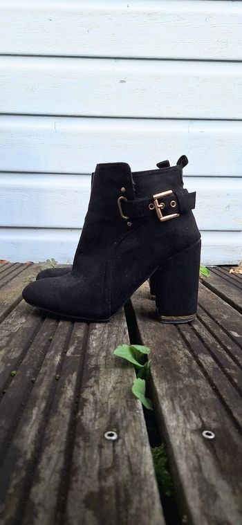 Bottines noires et dorée