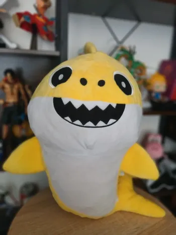 Peluche baby shark