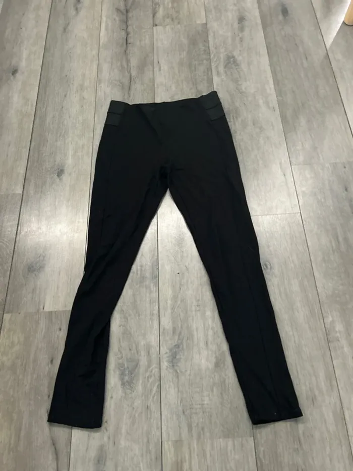 Legging noir en parfait état - photo numéro 2