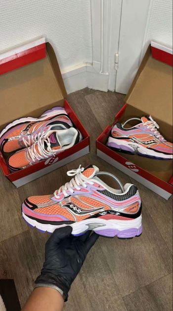 Éclat Pêche et Lavande : La Saucony Vibrante taille dispo 36 à 45