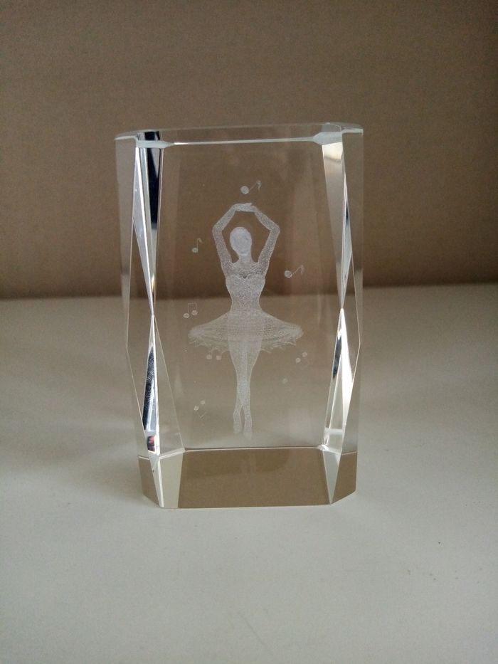 Figurine relief danseuse en 3D - photo numéro 3
