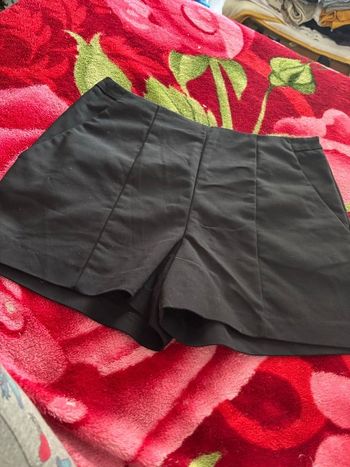 Short femme légère habillée classique