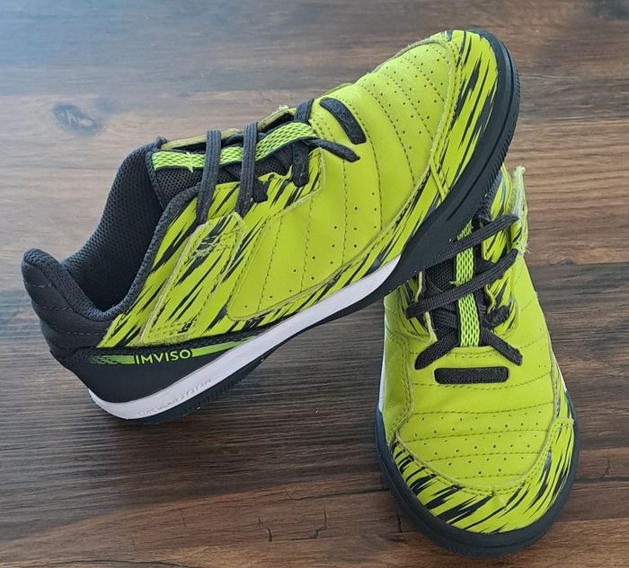 Chaussures de futsal enfants vertes et noires Eskudo 500 Kipsta taille 33 - photo numéro 2