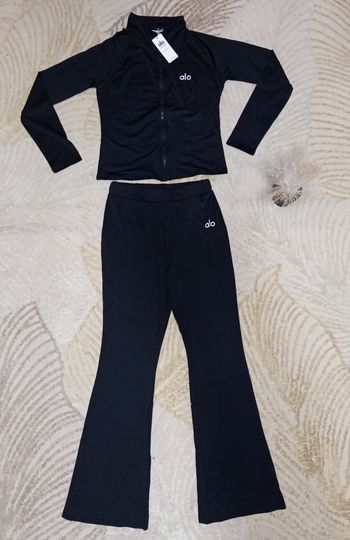 Ensemble Alo Yoga noir M neuf étiquette veste zippée pantalon flare