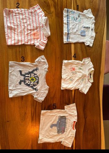 Lot de 8 articles de 12 mois