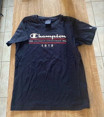 Teeshirt taille 10 ans très bon état champion 