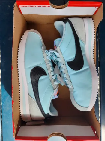 Nike cortez bleu turquoise Taille 36,5 neuves