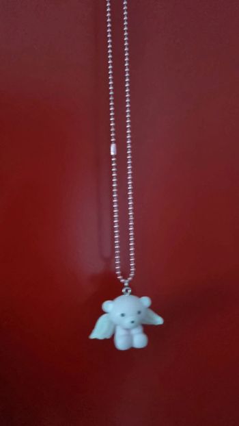 Collier  jeune fille ourson ailes rose sympa