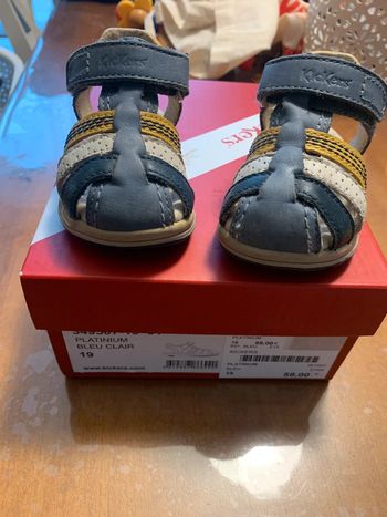 Sandale Kickers taille 19