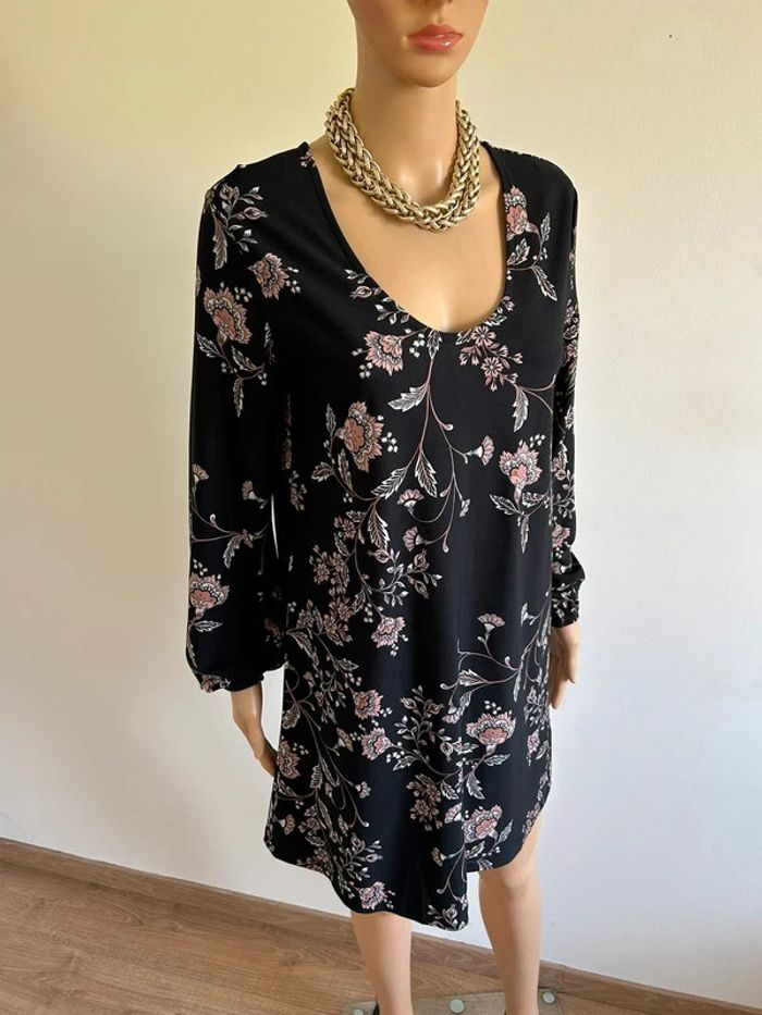 Robe noire et imprimée fleurie à manches longues Mango taille XS jamais portée - photo numéro 2
