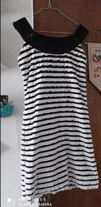 Robe noire et blanche