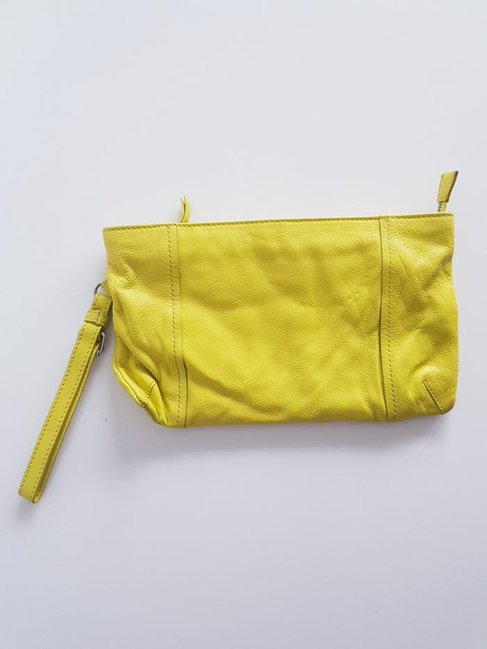 United Colors of Benetton - Pochette en cuir, fermeture zippée - Jaune - Neuve ! - photo numéro 2