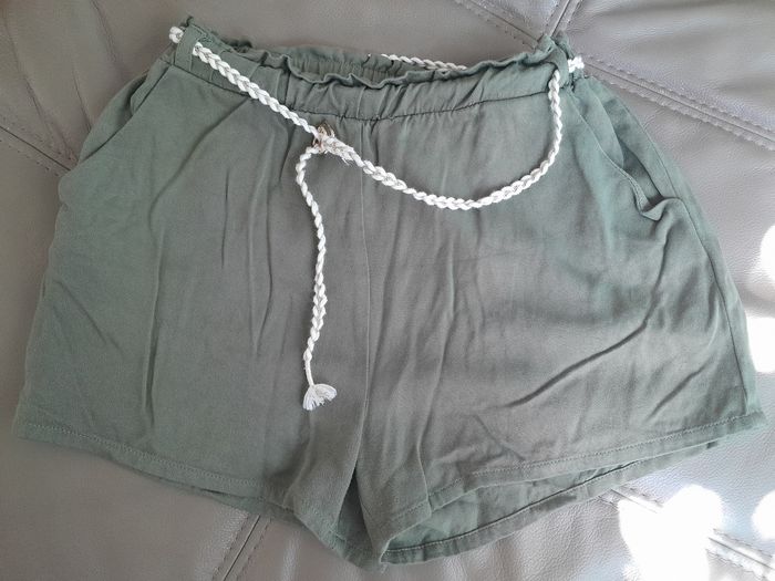 Short fille