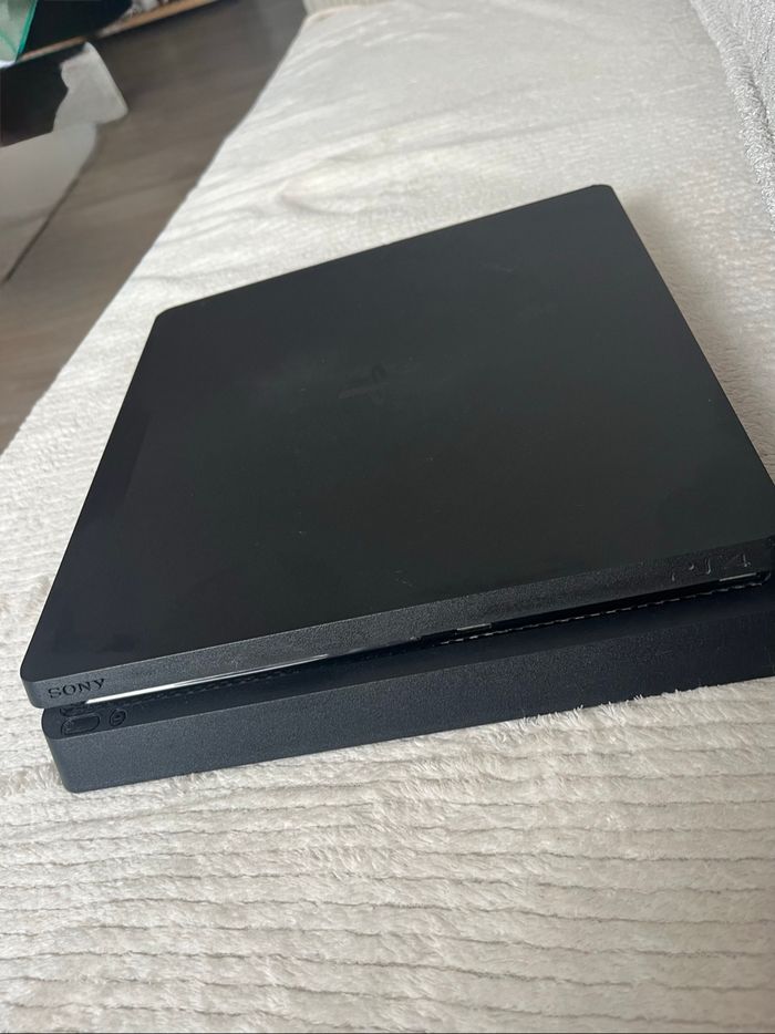 Vend ps4 - photo numéro 2