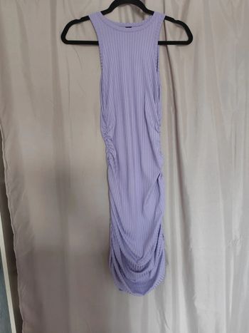 Robe plissée sur les côté