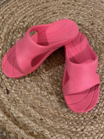 Paire de claquettes fille