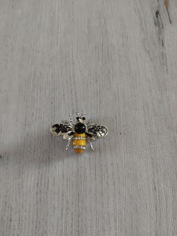 Broche neuve