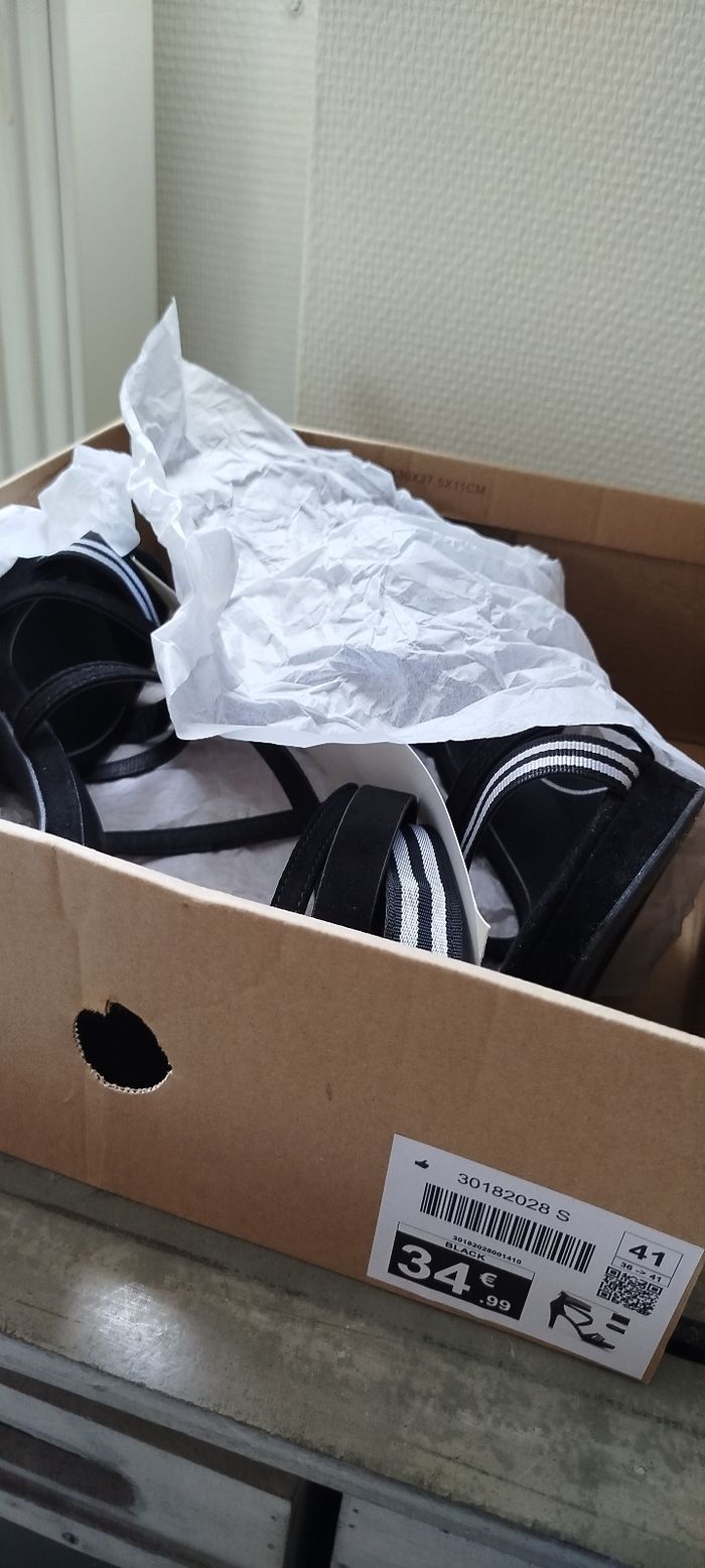Sandales à talons noir et blanc à -40% neuves - photo numéro 7