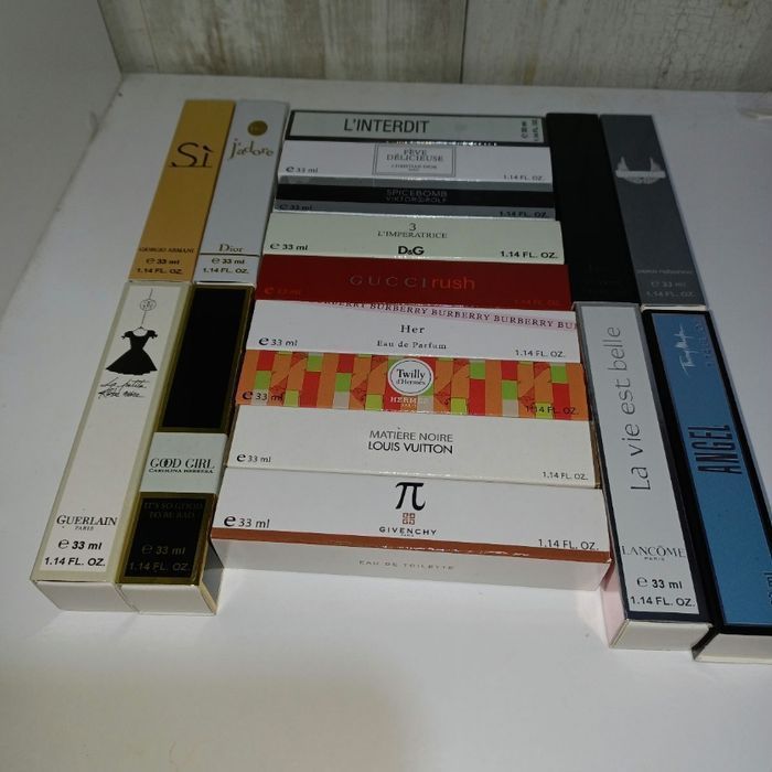 Lot de 17 parfums neufs