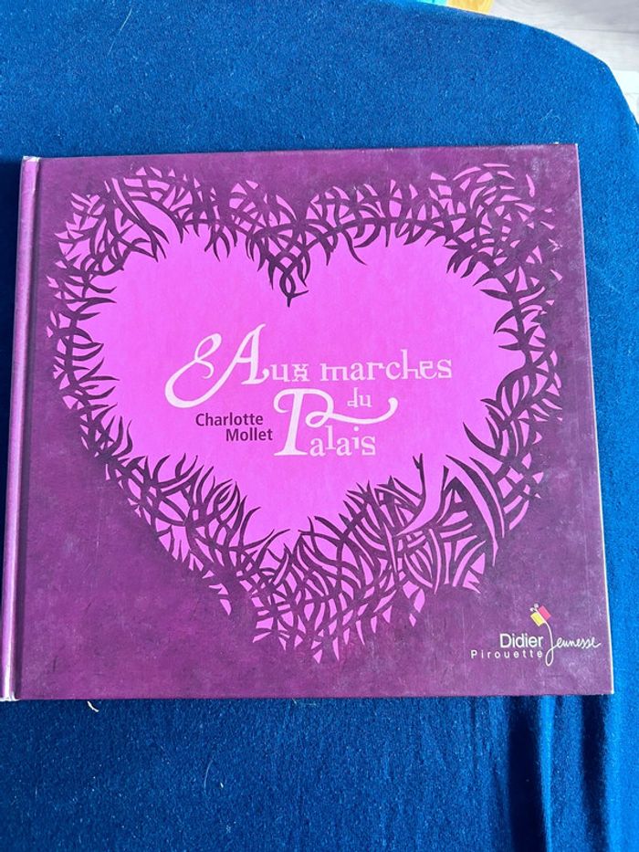 Aux marches du palais