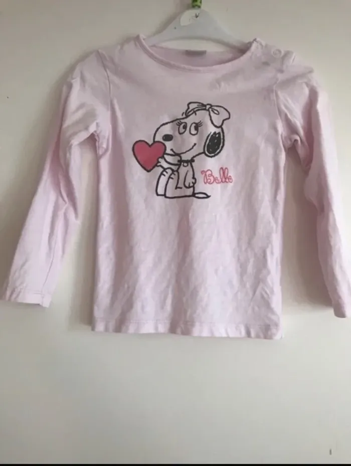 T shirt snoopy manches longues 24 mois en tres bon etat