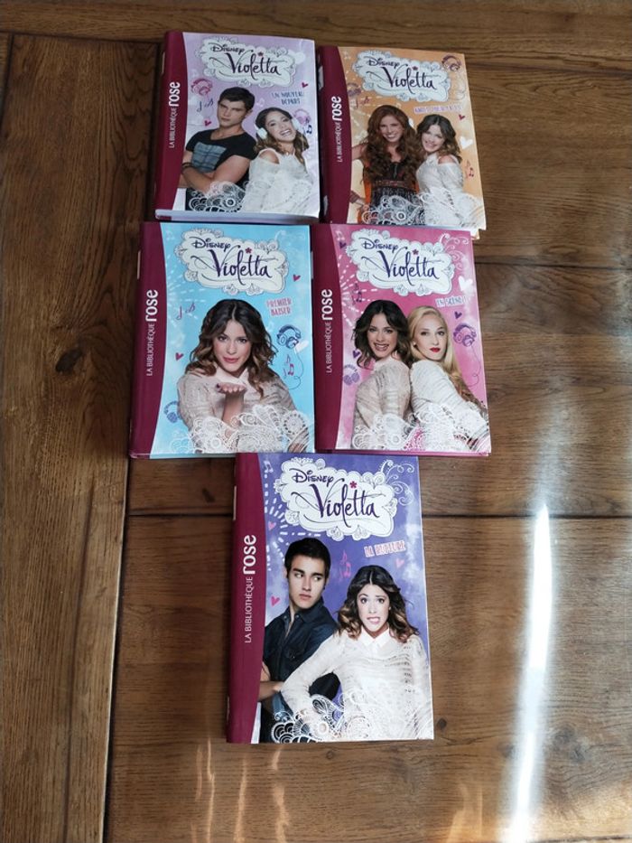 Lot de 5 livres Violetta