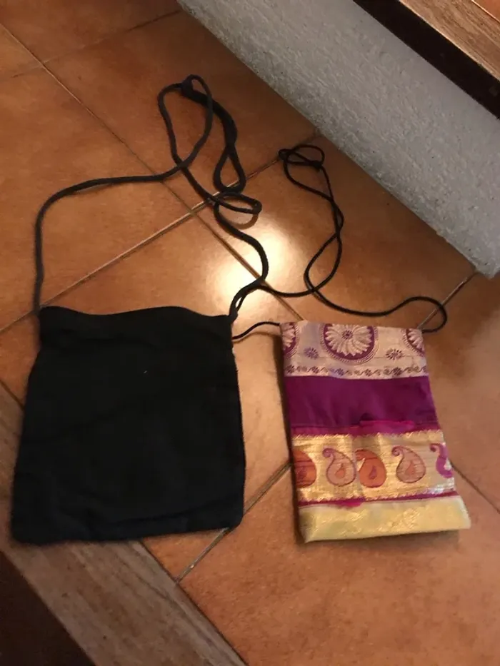 2 Petits sacs en bandoulière. - photo numéro 4