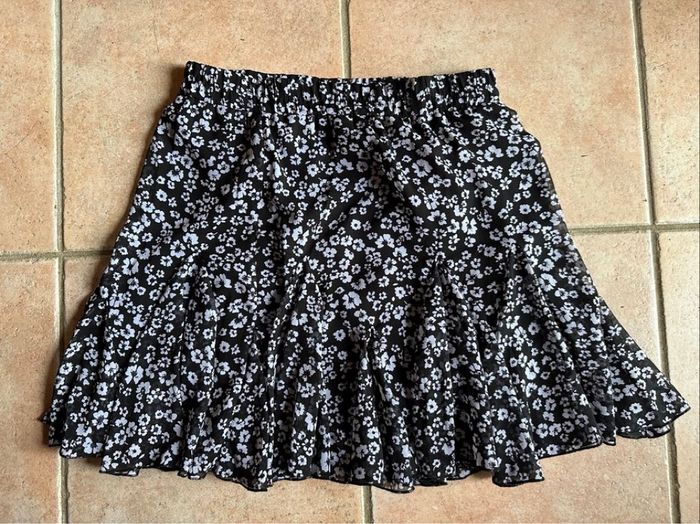 Jupe courte noir blanc fleur Asimu Taille 38