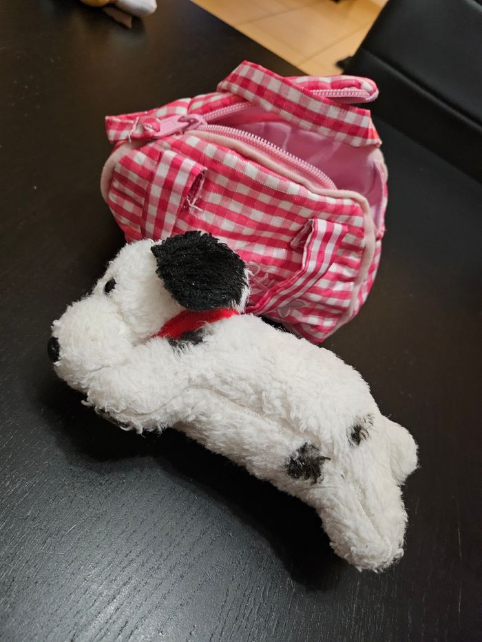 Chien en peluche dans son sac à main - photo numéro 2