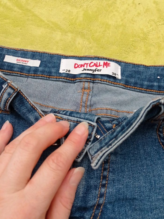 Short en jean bleu Jennyfer taille 38 - photo numéro 5